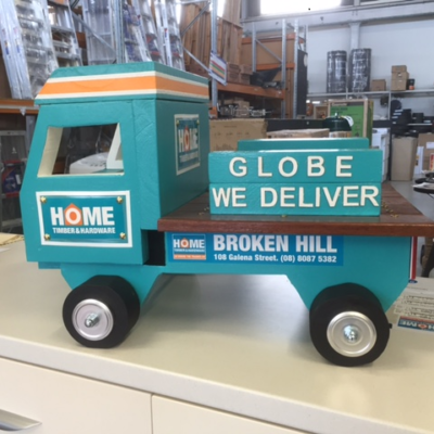 Globe delivery truck toy (1)
